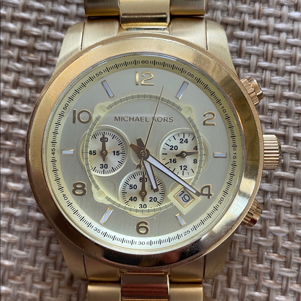 Michael Kors Gold-Tone Men's oversized Chronograph Watch NWT - Picture 8 of 10